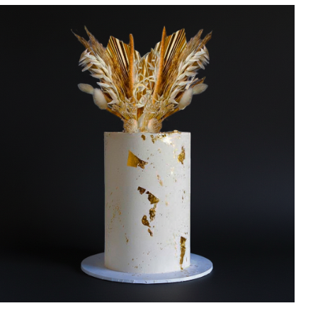 Boho Tall Cake Miami – Gold Leaf & Dried Florals